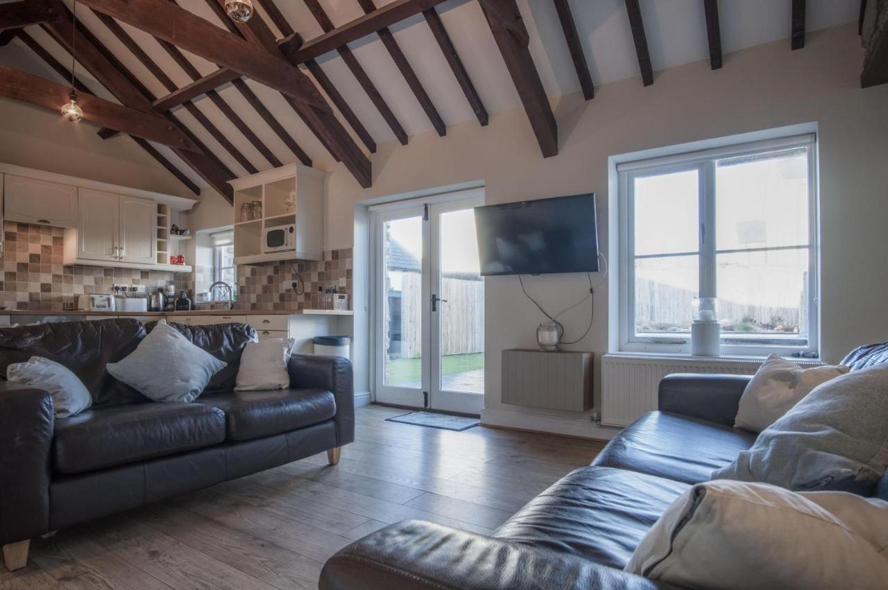 The Old Stables - 3 Bedroom Cottage - Angle Exterior foto